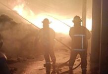 Controlan incendio en fábrica de veladoras en Texmelucan