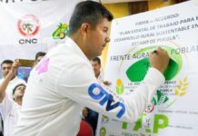 Lalo Rivera firma acuerdo con frente agrarista poblano en Tehuacán