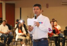Lalo Rivera firma acuerdo por la Salud Renal