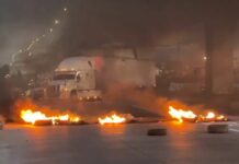 Bloquean la México-Puebla por desaparición de un hombre