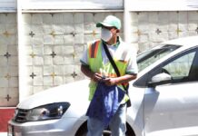 En Puebla, cada semana remiten a cinco franeleros por apartar lugares