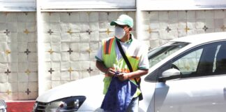 En Puebla, cada semana remiten a cinco franeleros por apartar lugares