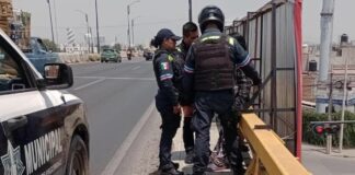 Rescatan a mujer que intentaba saltar de un puente en Puebla