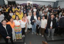 Fer Morales se reúne con universitarios de la UVP