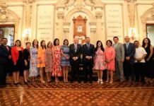 Entregan Presea Puebla Zaragoza al doctor Guillermo José Ruiz-Argüelles Doctor