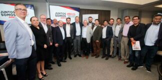 Fernando Morales conversa con representantes de la CANACINTRA Morales