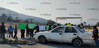 Cierran la Tehuacán-Ixcaquixtla; exigen indemnización tras accidente