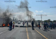 Pobladores cierran la Cuapiaxtla-Acatzingo en protesta contra presidente municipal