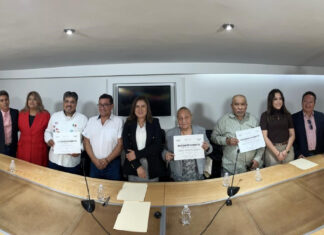 Reconocen a poblanos organizadores del Desfile de la Independencia de México en Nueva York