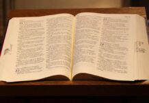 Oklahoma ordena a las escuelas incluir la enseñanza de la Biblia