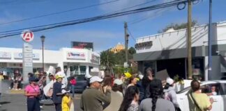 Manifestantes bloquean la 14 Oriente por cambio de circulación