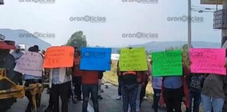 Pobladores de San Juan Tianguismanalco bloquean la autopista XXI