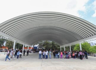 Sergio Salomón inaugura techados de escuela en Puebla
