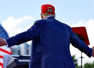 Trump propone torneo de lucha entre migrantes