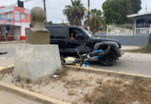 Hombres roban boletas y chocan con vehículo en Ensenada
