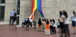 Homofobia en Infonavit por retiro de bandera LGBT