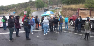Residentes de Haras del Bosque bloquean Periférico por corte de luz
