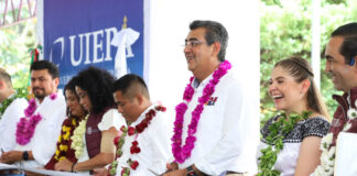 Sergio Salomón entrega obras educativas en la Sierra Norte