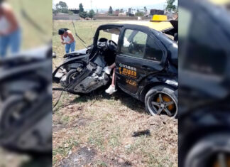 Taxista y pasajeros terminan lesionados por volcadura en Periférico Ecológico