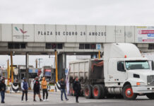 Transportistas bloquean caseta Amozoc-Puebla y otros puntos del país