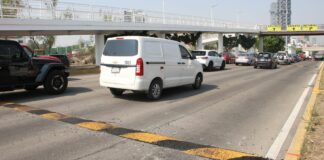 Colocan 23 reductores de velocidad en la Vía Atlixcáyotl