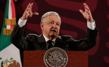 Anuncian llegada de 2 mil 700 médicos cubanos a México