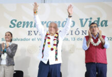 AMLO y Sheinbaum son recibidos en Puebla; supervisan programa Sembrando Vida