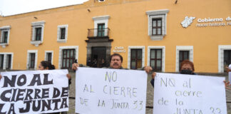 Abogados se manifiestan para pedir permanencia de Junta Federal 33 en Puebla