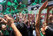 Activistas celebran despenalización del aborto en Puebla