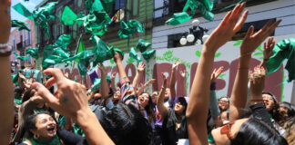 Activistas celebran despenalización del aborto en Puebla