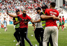 Aficionados marroquíes invaden cancha por polémica arbitral en París 2024