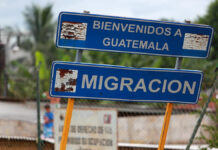 Casi 600 mexicanos huyen a Guatemala por violencia en Chiapas