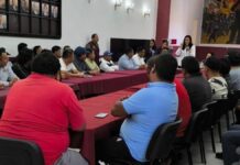 Ariadna Ayala realiza mesa de trabajo con conductores de transporte público