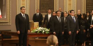 Rinden homenaje póstumo a Carlos Navarro en el Congreso de Puebla