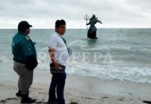 Profepa clausura la estatua de Poseidón en playa de Yucatán