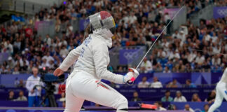 Esgrimista egipcia compite embarazada en París 2024
