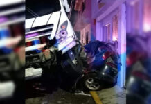 Autobús choca vehículo en Coronango; mueren seis familiares