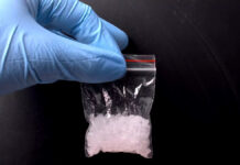 Hallan 427 kilos de metanfetamina en latas de almíbar en Ensenada