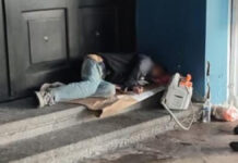 Muere hombre en situación de calle al lado del Teatro Principal