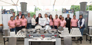 SEDIF entrega apoyos en Santo Tomás Hueyotlipan