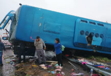 Vuelca autobús de pasajeros en la Puebla-Atlixco; atienden a lesionados