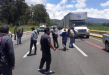 Pobladores bloquean autopista México-Puebla; exigen indemnización por tierras