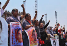 “Nos ha engañado y traicionado”: Padres de los 43 a AMLO