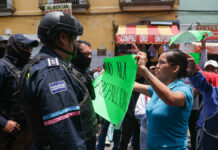 Ambulantes piden que los dejen vender en calles de Puebla Capital