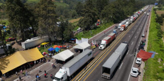 Acompañan demandas de afectados por bloqueo de la México-Puebla