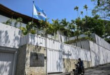 Personal de la Embajada de Argentina en Venezuela abandona el país
