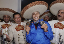 ¡Con mariachi! Reciben al clavadista Osmar Olvera en su regreso a México