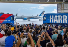 Kamala Harris supera ligeramente a Trump, según varias encuestas