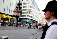 Hombre apuñala a niña y mujer en el centro de Londres