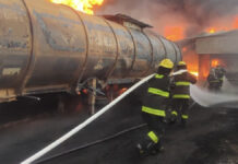 Arden autotanques de hidrocarburo en Santa Clara Ocoyucan